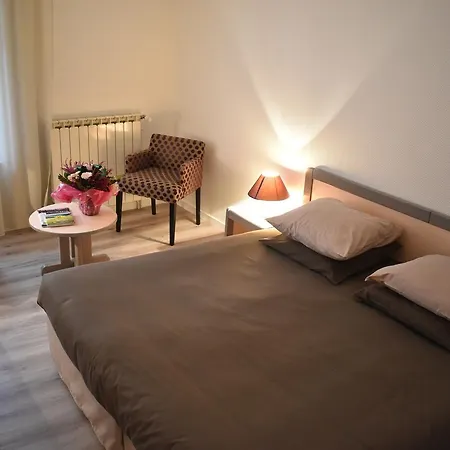 Logis Saint-roch Hotel
